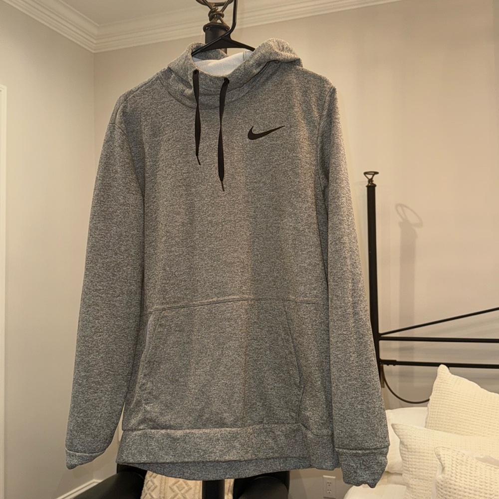 Men's Nike hoodie 
Excellent condition